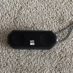 ALTEC LANSING PORTIBLE SPEAKER WORKS WATERPROOF